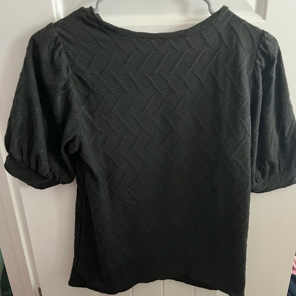 women’s black puff sleeve top! - Picture 2 of 2